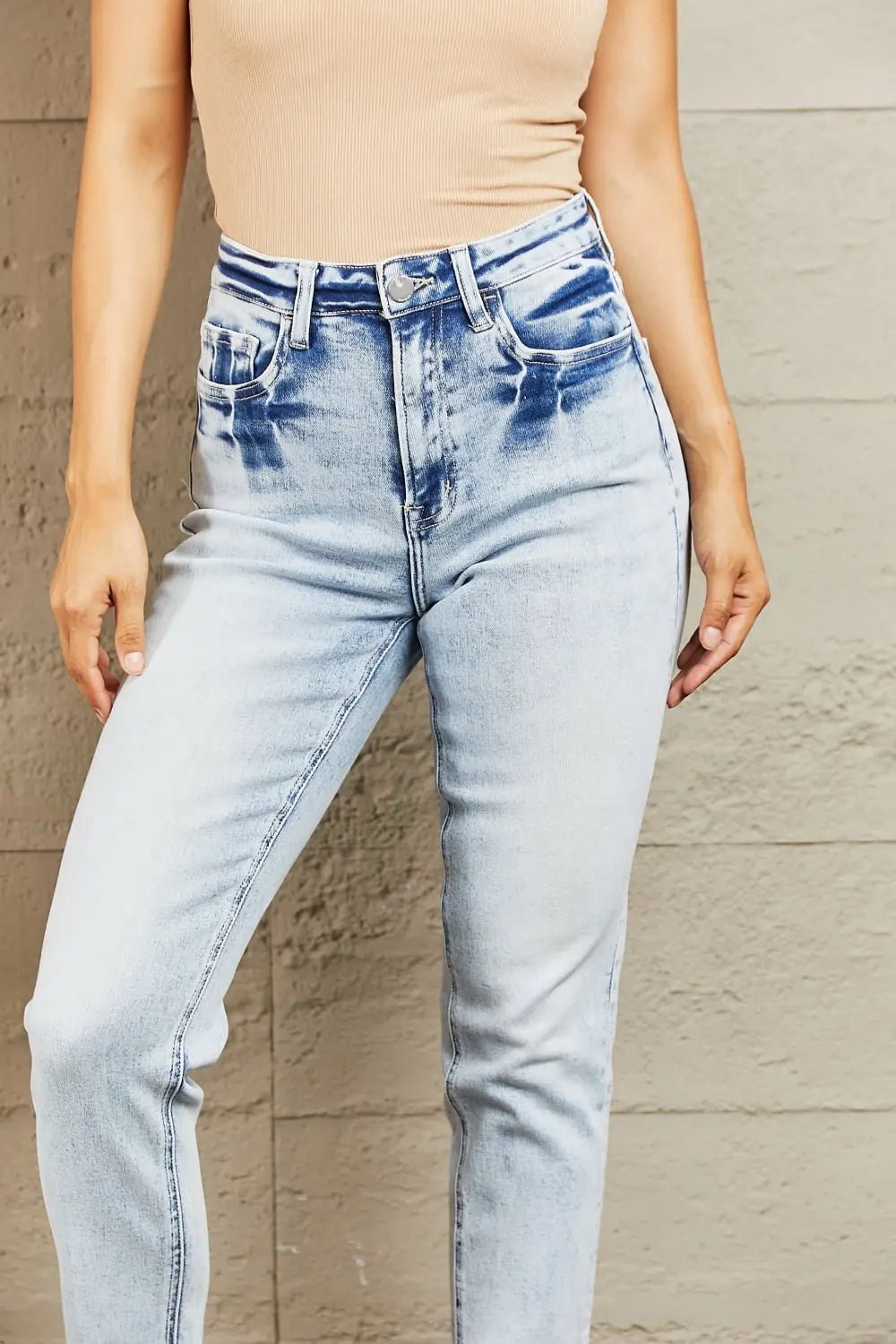 HIGH WAISTED ACID WASH ACCENT JEANS - MeadeuxHIGH WAISTED ACID WASH ACCENT JEANSJeansMeadeux