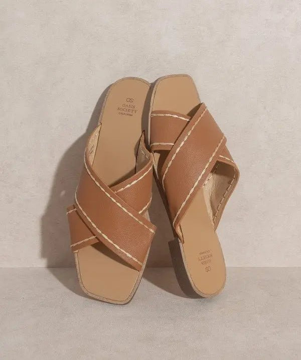 OPEN TOE FLAT SANDAL WITH CRISS CROSS STRAPS - MeadeuxOPEN TOE FLAT SANDAL WITH CRISS CROSS STRAPSShoesMeadeux
