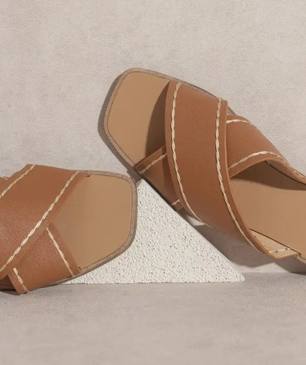 OPEN TOE FLAT SANDAL WITH CRISS CROSS STRAPS - MeadeuxOPEN TOE FLAT SANDAL WITH CRISS CROSS STRAPSShoesMeadeux
