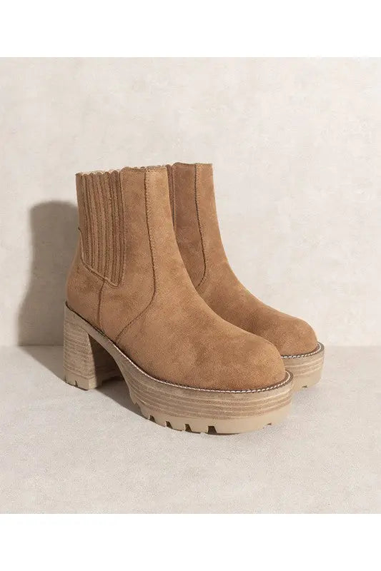 PULL ON ROUND TOE PLATFORM BOOTS Meadeux